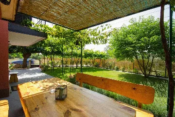 Valica 5-Bedroom Villa for Up to 11 Guests