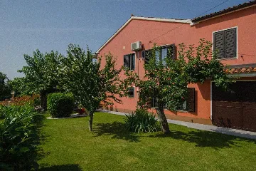 Valica 5-Bedroom Villa for Up to 11 Guests