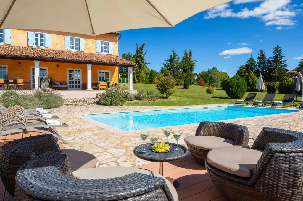 Grožnjan Villa for 8 with Private Pool and Playground