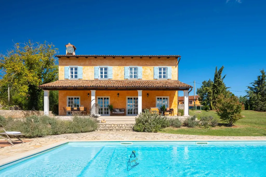 Grožnjan Villa for 8 with Private Pool and Playground