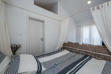 Brusje 7-Bedroom Villa for Up to 14 Guests
