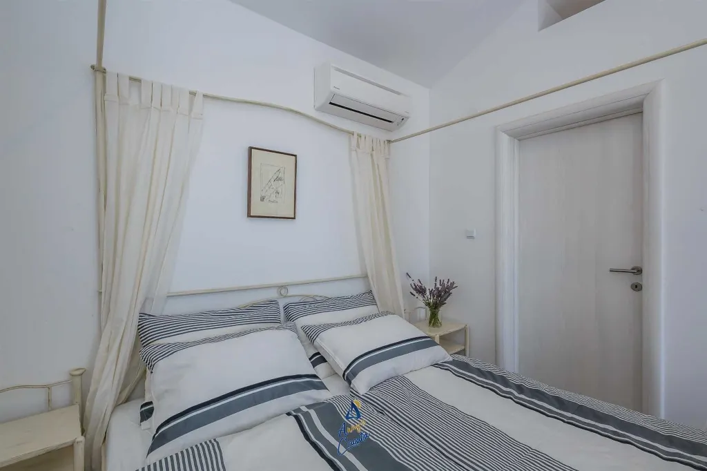 Brusje 7-Bedroom Villa for Up to 14 Guests