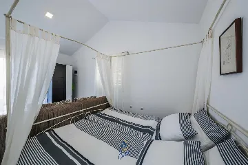 Brusje 7-Bedroom Villa for Up to 14 Guests