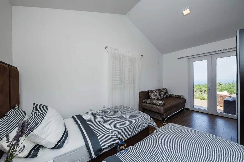 Brusje 7-Bedroom Villa for Up to 14 Guests