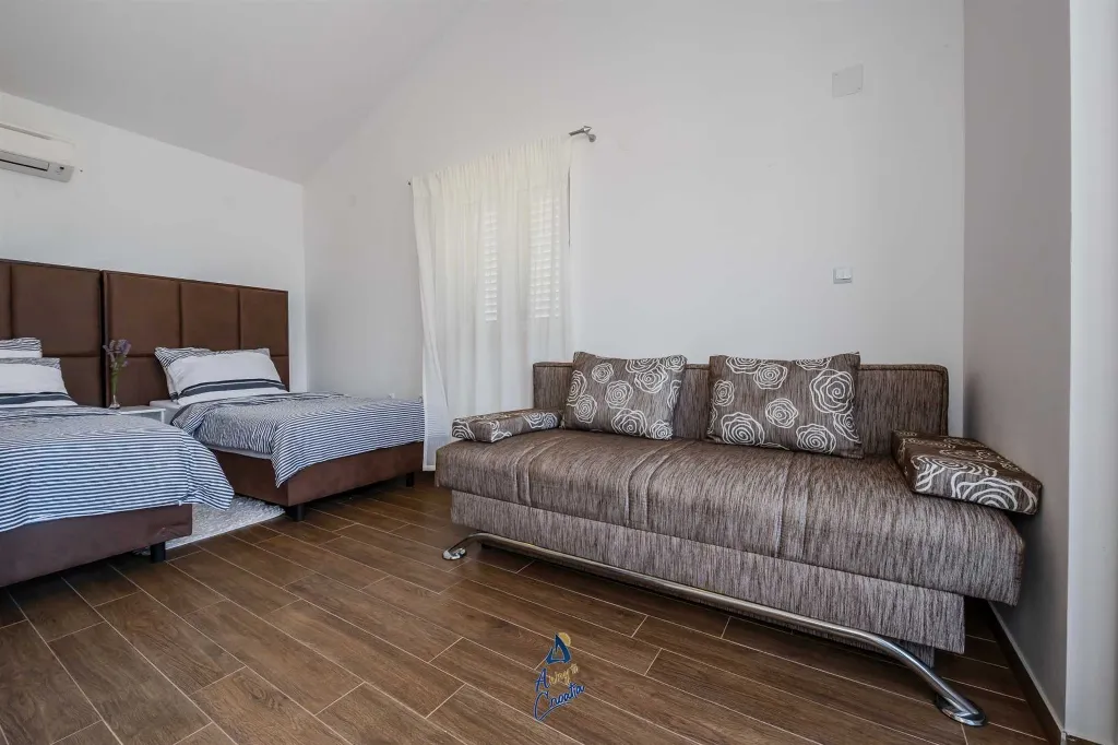 Brusje 7-Bedroom Villa for Up to 14 Guests