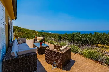 Brusje 7-Bedroom Villa for Up to 14 Guests