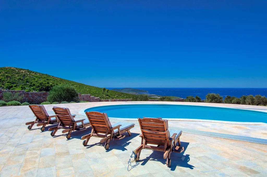 Brusje 7-Bedroom Villa for Up to 14 Guests