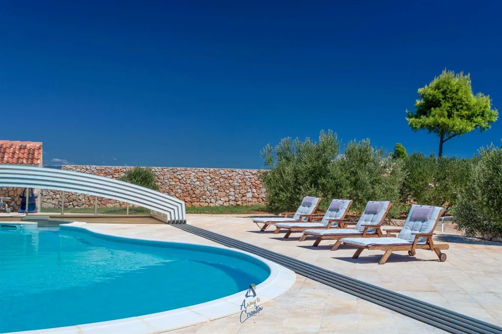 Brusje 7-Bedroom Villa for Up to 14 Guests