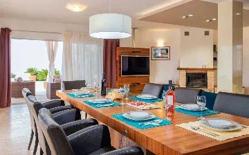 Brusje 7-Bedroom Villa for Up to 14 Guests