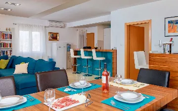 Brusje 7-Bedroom Villa for Up to 14 Guests