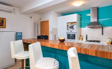 Brusje 7-Bedroom Villa for Up to 14 Guests