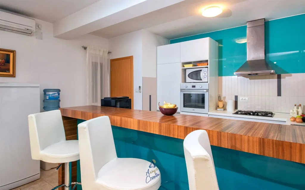 Brusje 7-Bedroom Villa for Up to 14 Guests