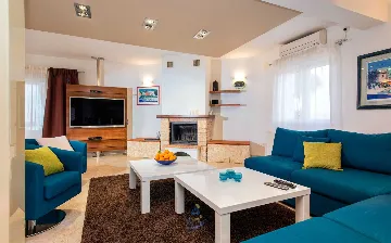 Brusje 7-Bedroom Villa for Up to 14 Guests