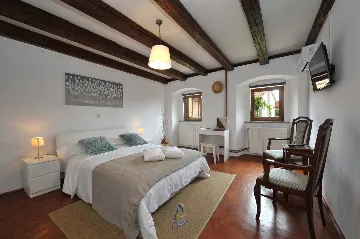 Air-Conditioned 3-Bedroom Villa with Pool in Kostrena