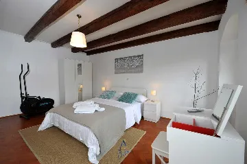 Air-Conditioned 3-Bedroom Villa with Pool in Kostrena