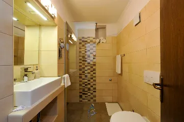 Air-Conditioned 3-Bedroom Villa with Pool in Kostrena