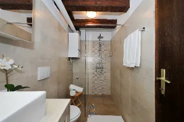 Air-Conditioned 3-Bedroom Villa with Pool in Kostrena