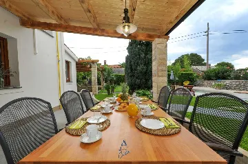 Air-Conditioned 3-Bedroom Villa with Pool in Kostrena