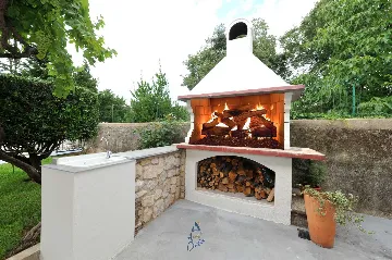 Air-Conditioned 3-Bedroom Villa with Pool in Kostrena