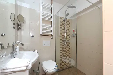 Air-Conditioned 3-Bedroom Villa with Pool in Kostrena