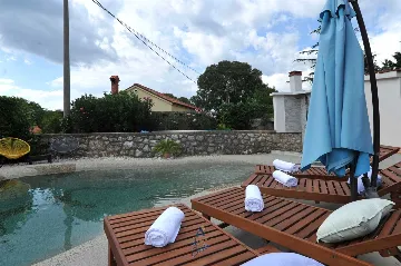 Air-Conditioned 3-Bedroom Villa with Pool in Kostrena