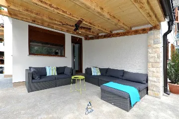 Air-Conditioned 3-Bedroom Villa with Pool in Kostrena