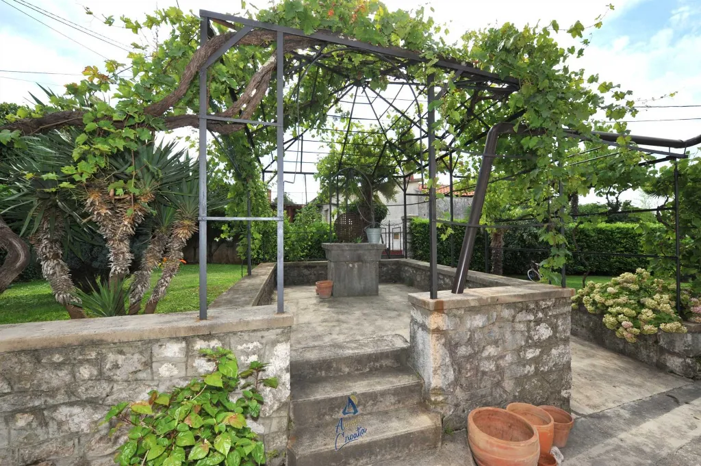 Air-Conditioned 3-Bedroom Villa with Pool in Kostrena