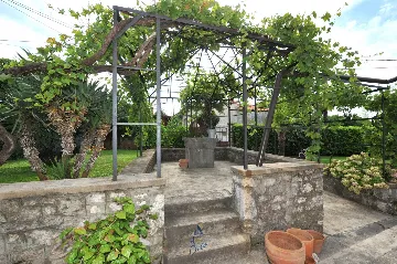 Air-Conditioned 3-Bedroom Villa with Pool in Kostrena