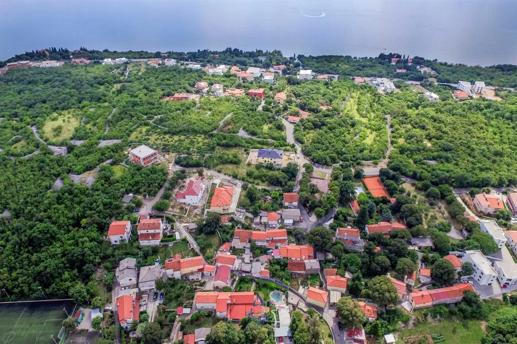 Air-Conditioned 3-Bedroom Villa with Pool in Kostrena