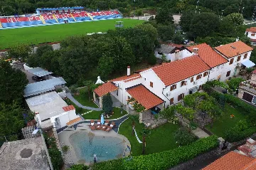 Air-Conditioned 3-Bedroom Villa with Pool in Kostrena