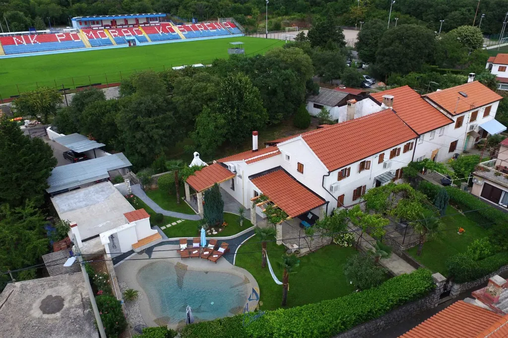 Air-Conditioned 3-Bedroom Villa with Pool in Kostrena