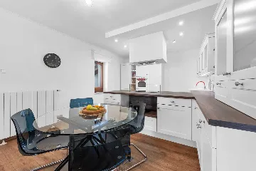 Air-Conditioned 3-Bedroom Villa with Pool in Kostrena