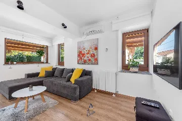 Air-Conditioned 3-Bedroom Villa with Pool in Kostrena