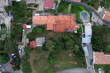 Air-Conditioned 3-Bedroom Villa with Pool in Kostrena