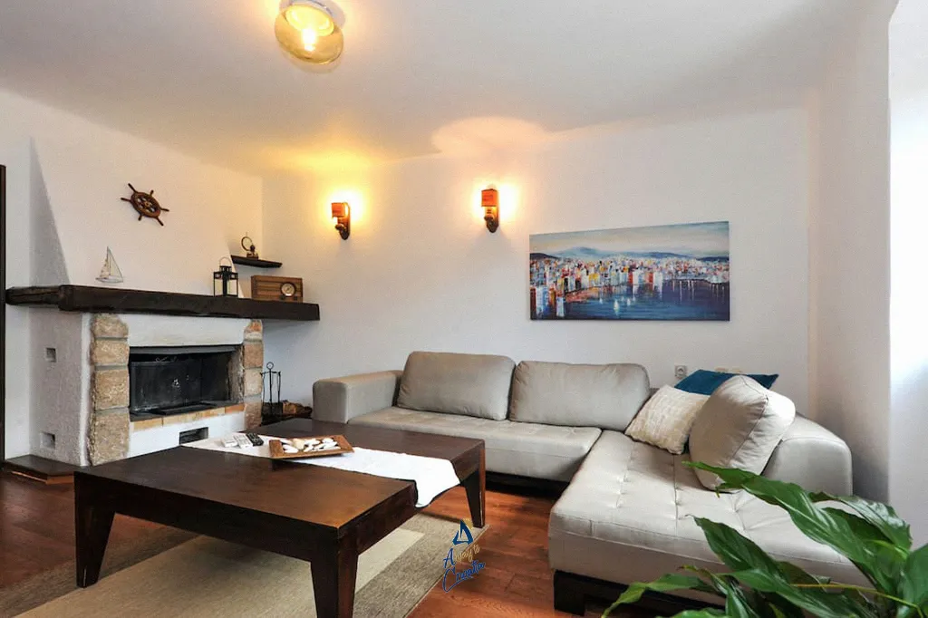 Air-Conditioned 3-Bedroom Villa with Pool in Kostrena