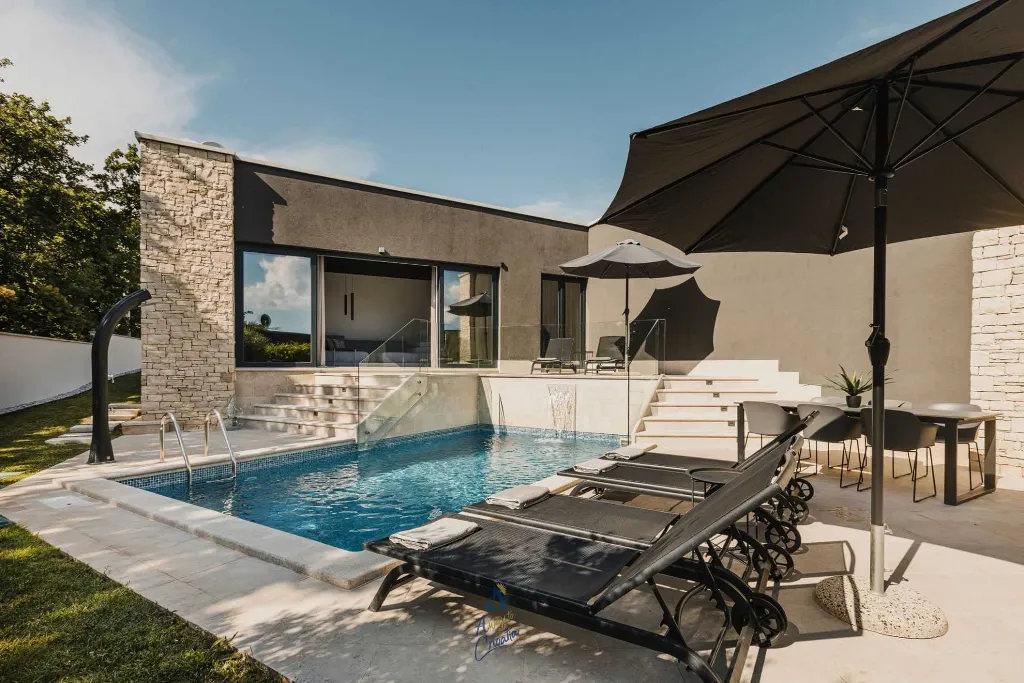 3-Bedroom Villa with Private Pool in Valica