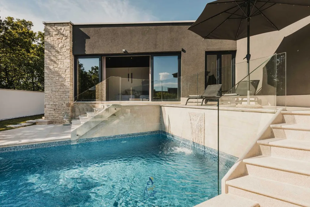 3-Bedroom Villa with Private Pool in Valica