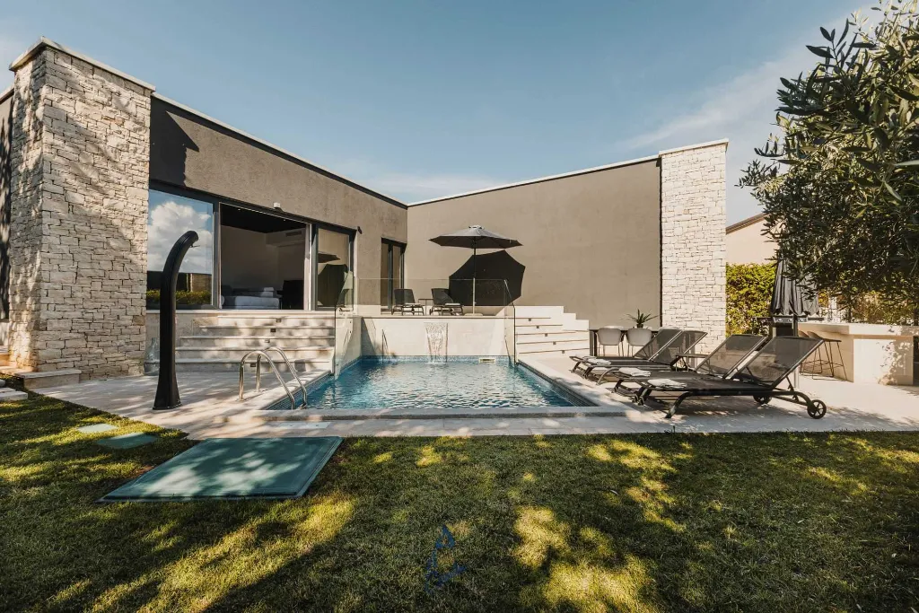 3-Bedroom Villa with Private Pool in Valica