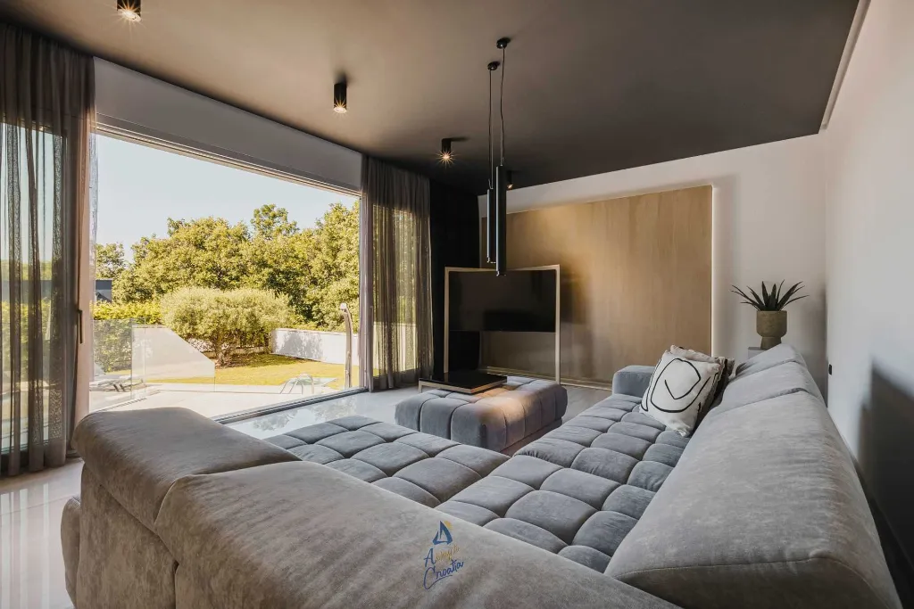 3-Bedroom Villa with Private Pool in Valica