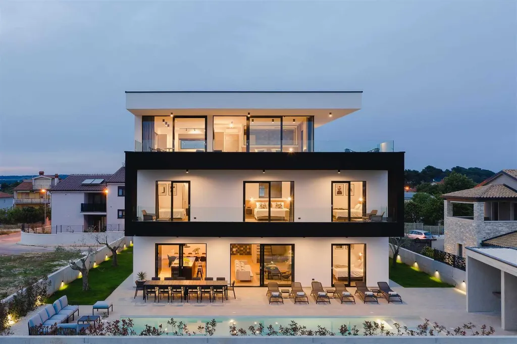 7-Bedroom Villa for 14 in Pula