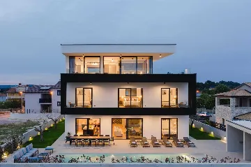 7-Bedroom Villa for 14 in Pula