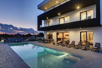 7-Bedroom Villa for 14 in Pula