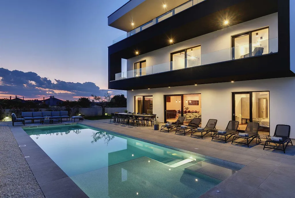 7-Bedroom Villa for 14 in Pula