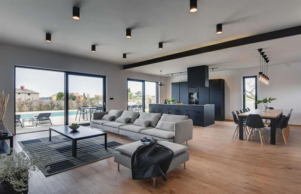 7-Bedroom Villa for 14 in Pula