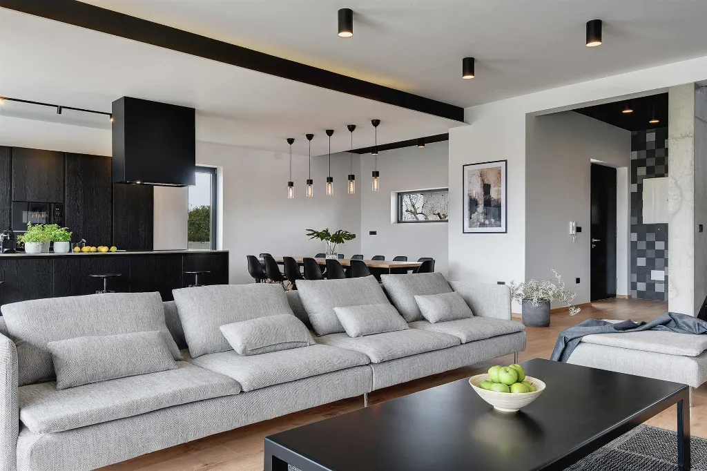 7-Bedroom Villa for 14 in Pula