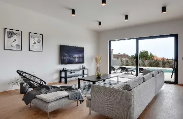 7-Bedroom Villa for 14 in Pula