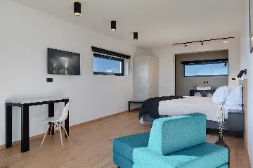 7-Bedroom Villa for 14 in Pula