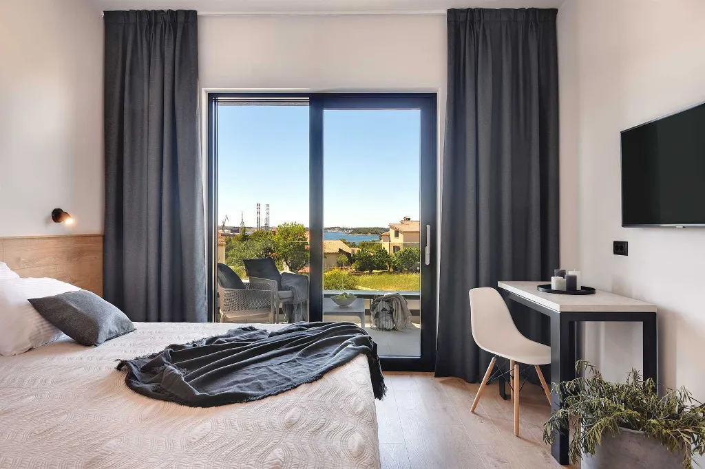 7-Bedroom Villa for 14 in Pula