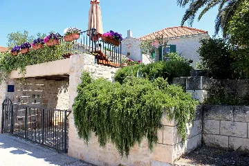Renovated 3-Bedroom Villa with Pool in Supetar