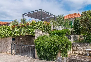 Renovated 3-Bedroom Villa with Pool in Supetar